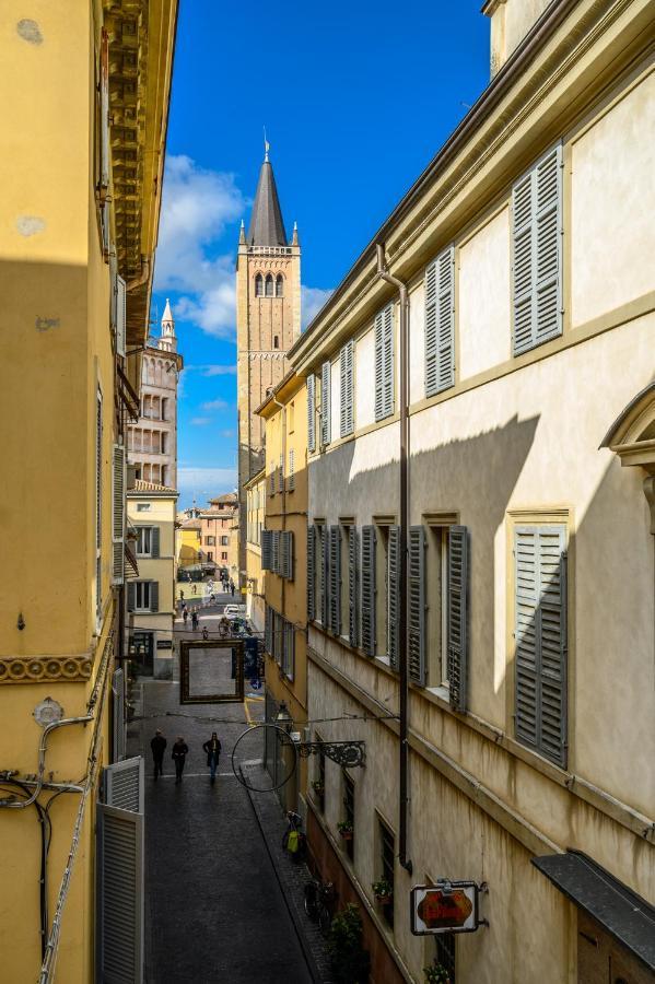 Le Finestre Sul Borgo 2 Apartamento Parma Exterior foto