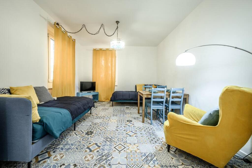 Le Finestre Sul Borgo 2 Apartamento Parma Exterior foto
